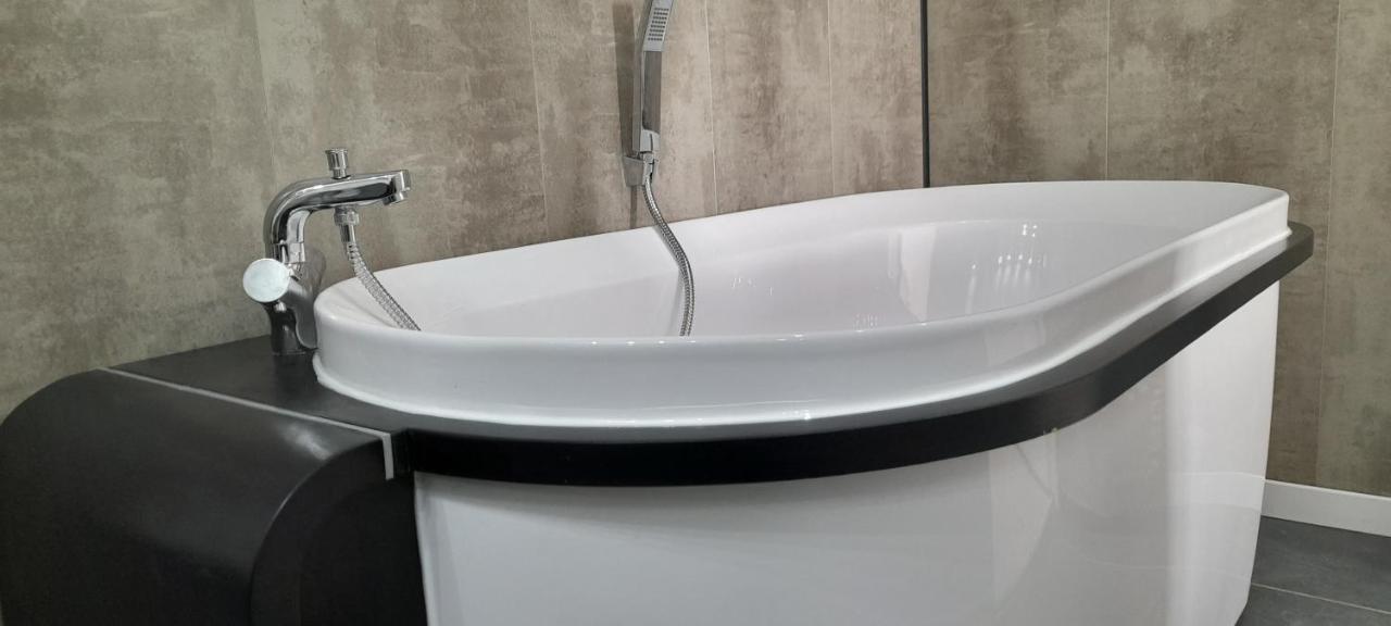 Kassanos "La Garenne" Bed & Breakfast Privas Bagian luar foto